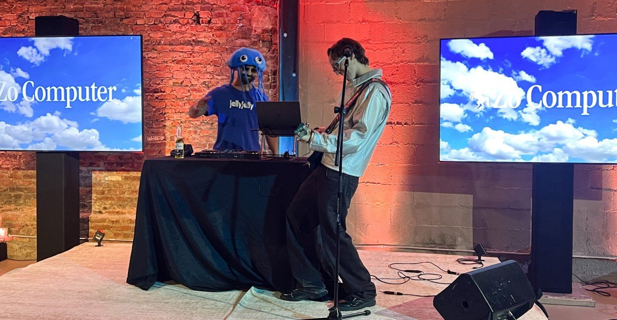 开源AI狂欢夜：龙虾头套下的科技乌托邦