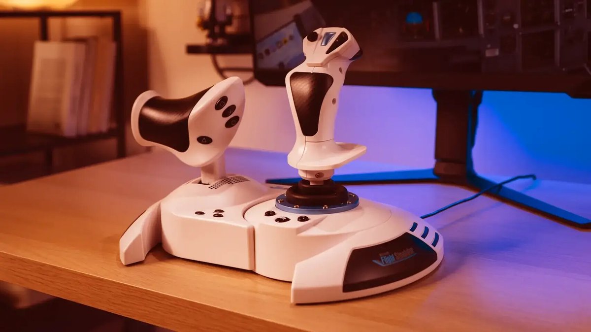 微软飞行模拟新搭档：Thrustmaster摇杆驾到